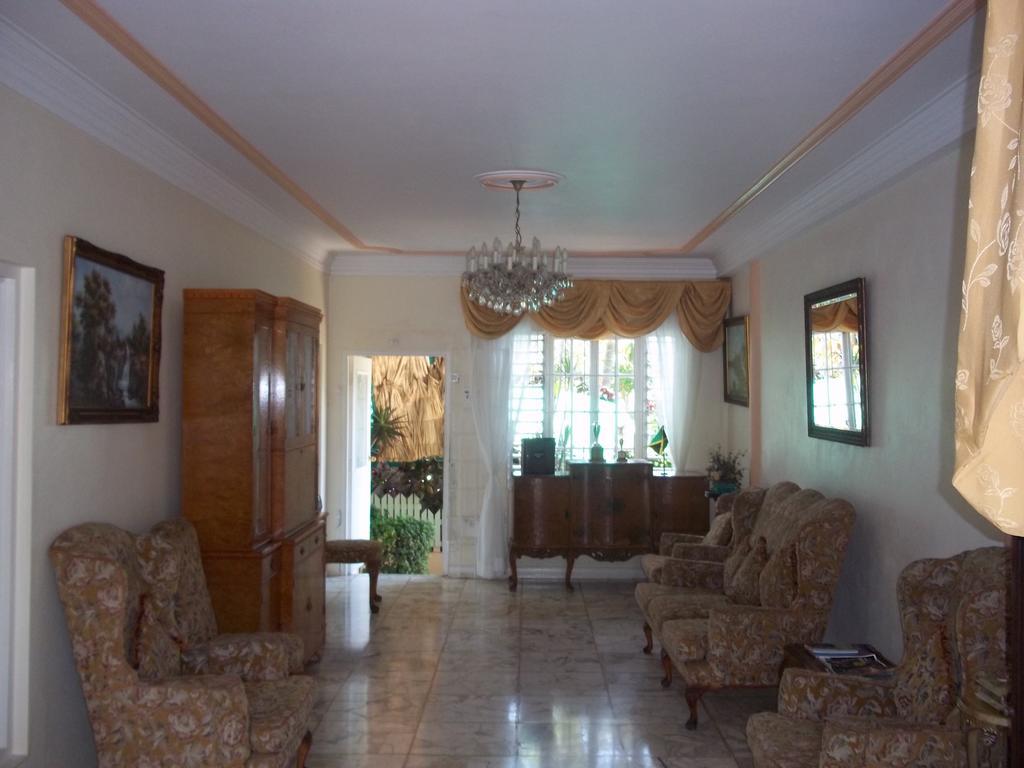 קינגסטון City View Hotel מראה חיצוני תמונה