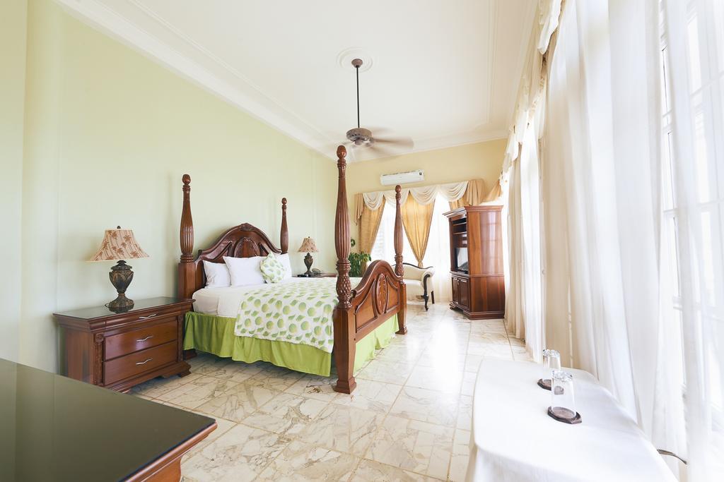קינגסטון City View Hotel מראה חיצוני תמונה