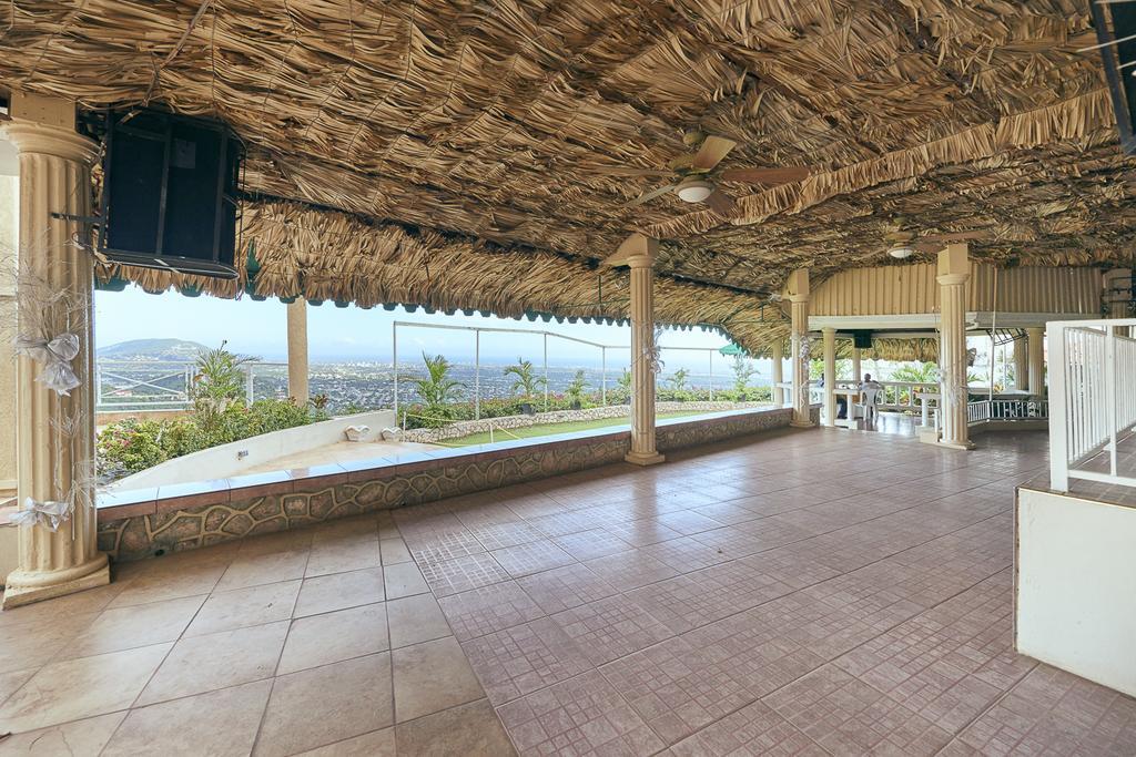 קינגסטון City View Hotel מראה חיצוני תמונה